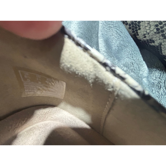 EUC Clark's Women's Natalyn Wish Ballet Flat Pointed size 11 Grey Snakeprint - Picture 8 of 10